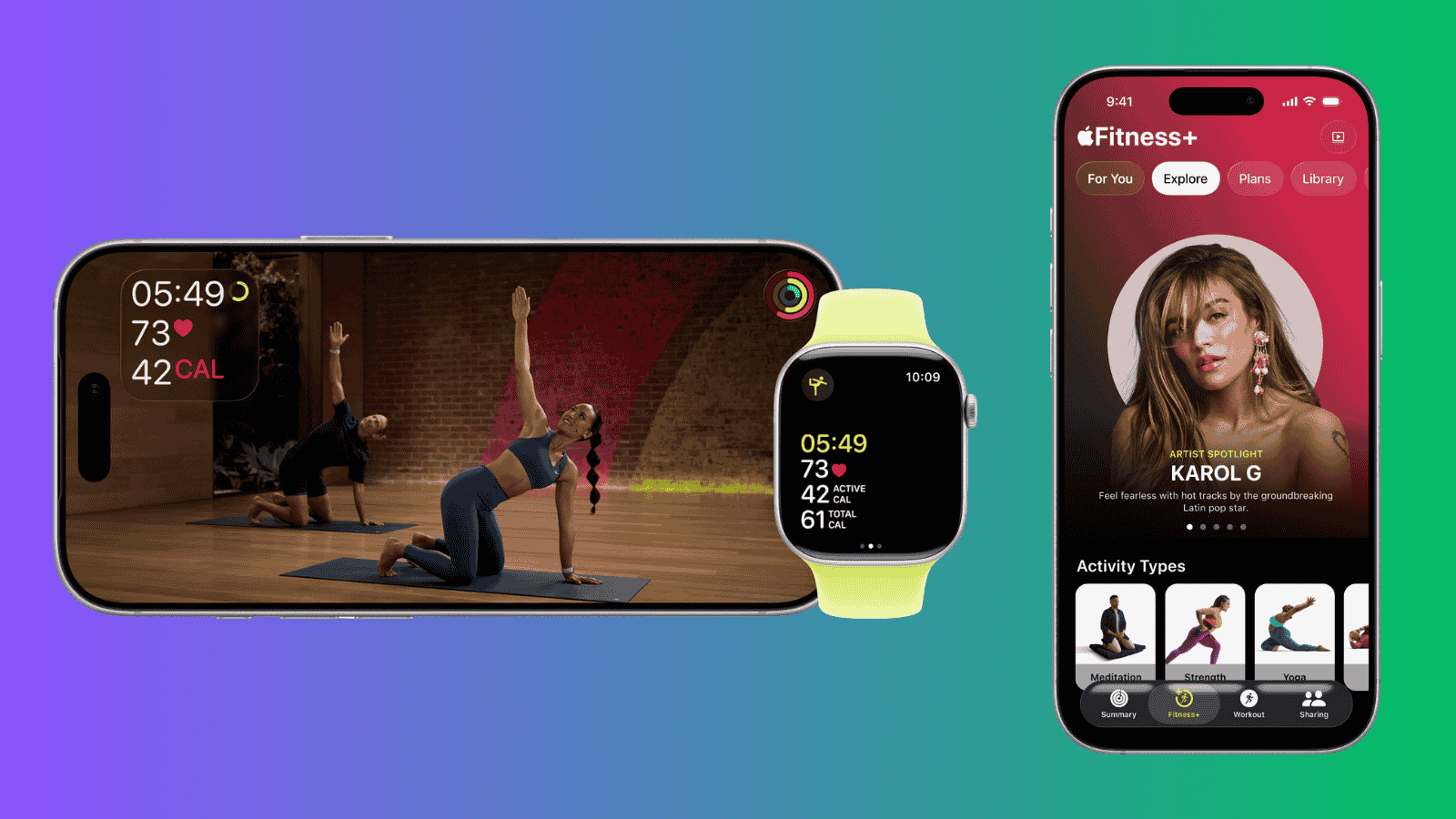 Mor zemin önünde bir iPhone, Apple Watch ve Fitness+ uygulamasının açık olduğu ikinci bir telefon; ekranda yoga antrenmanı var.