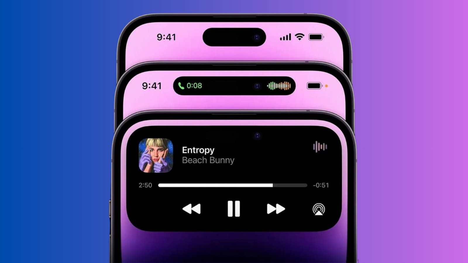 Mavi-mor degrade zemin önünde üst üste üç iPhone ekranı; Dinamik Ada'da canlı aktivite ve müzik çalar görünüyor.