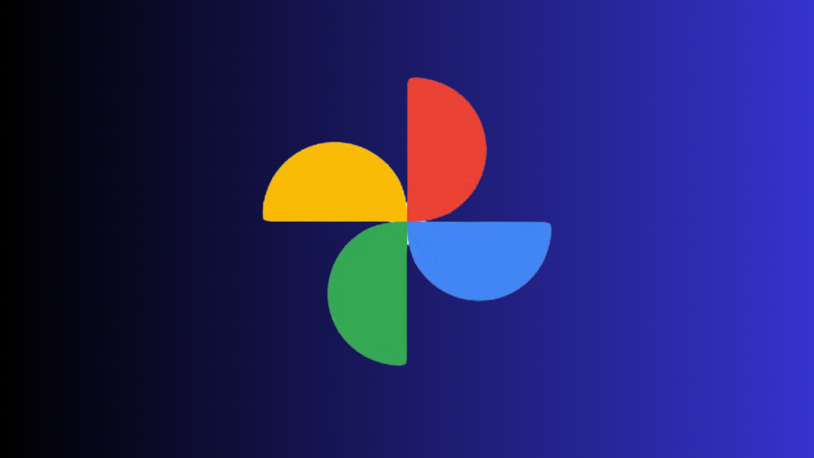 Lacivert degrade zemin üzerinde Google Fotoğraflar'ın renkli fırıldak logosu.