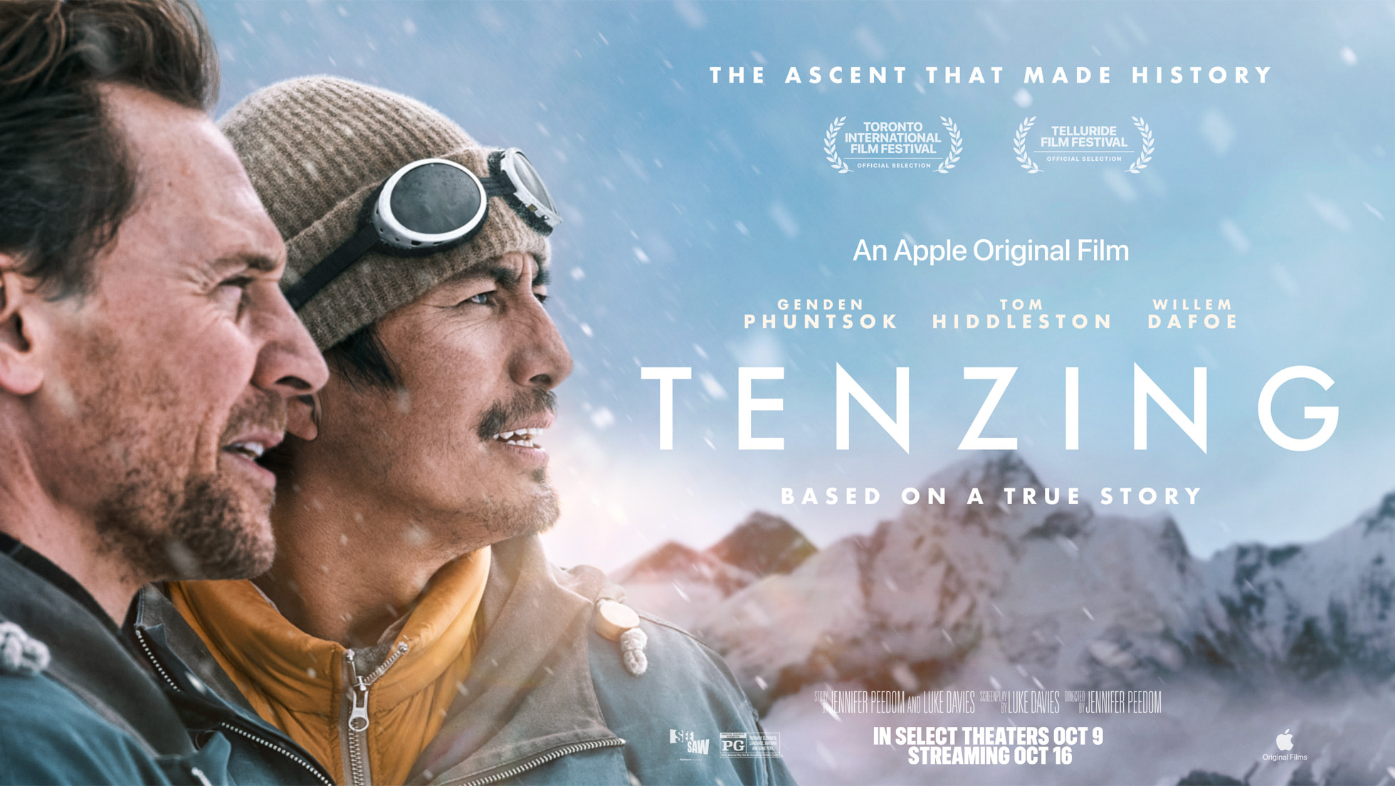 Tenzing film afişi: karlı dağlar önünde yan yana duran iki dağcının yakın çekimi.