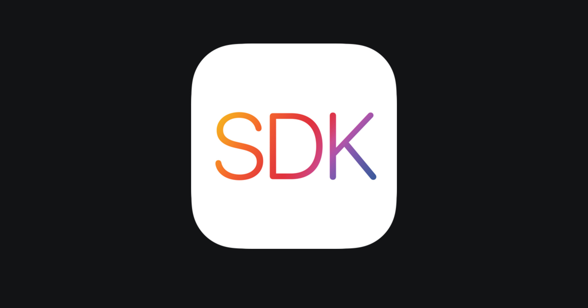 Siyah zemin üzerinde beyaz kare içinde renkli harflerle SDK yazısı.